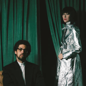 Karen O & Danger Mouse – Superbreath